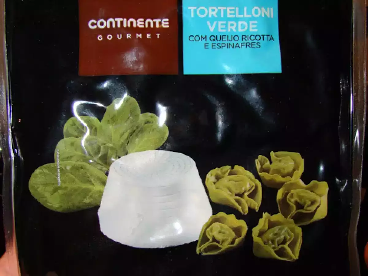 Tortelloni Verde com Queijo Ricotta e Espinafres acompanhados de Salmão - foto 3