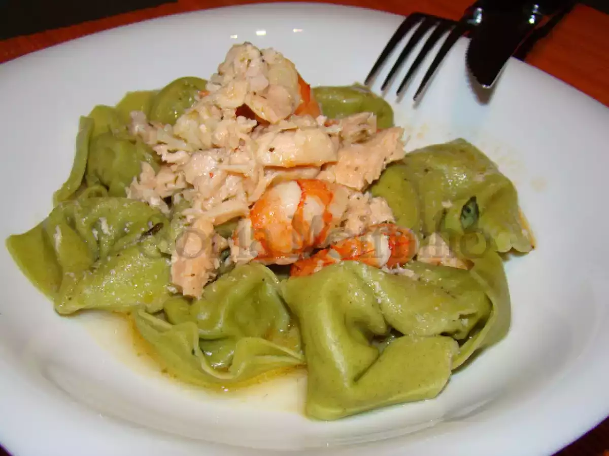 Tortelloni Verde com Queijo Ricotta e Espinafres acompanhados de Salmão - foto 7
