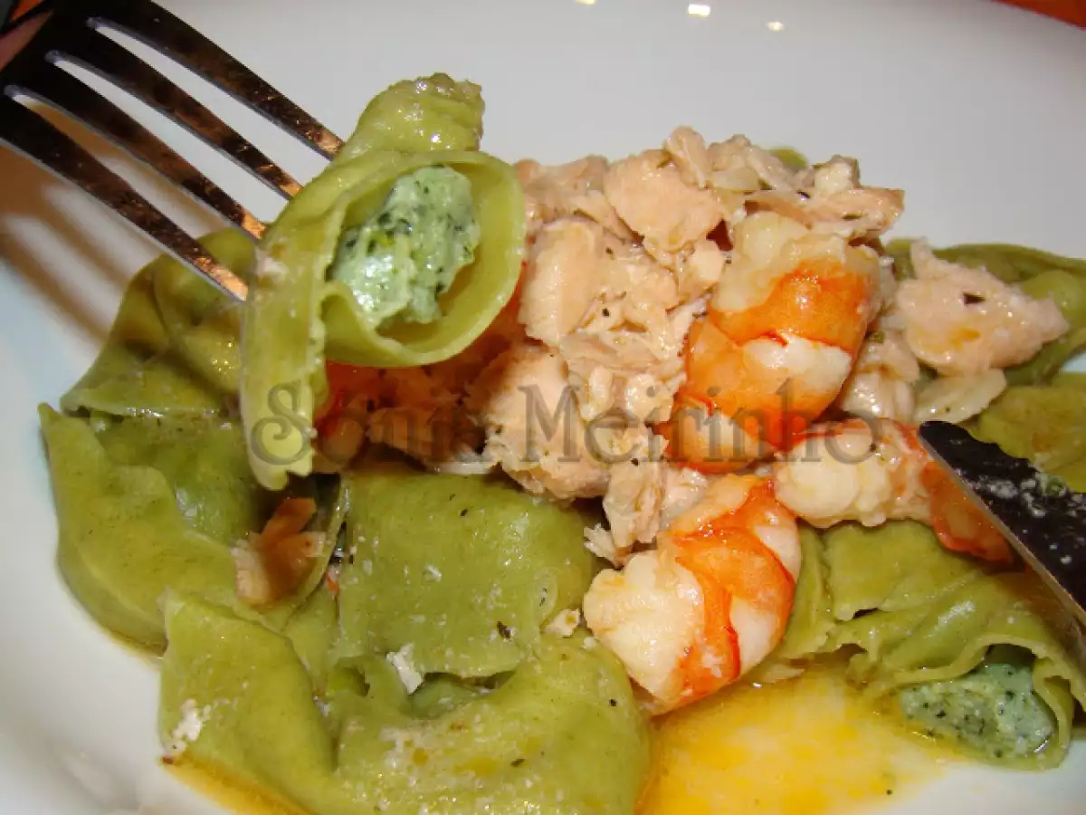 Tortelloni Verde com Queijo Ricotta e Espinafres acompanhados de Salmão - foto 8