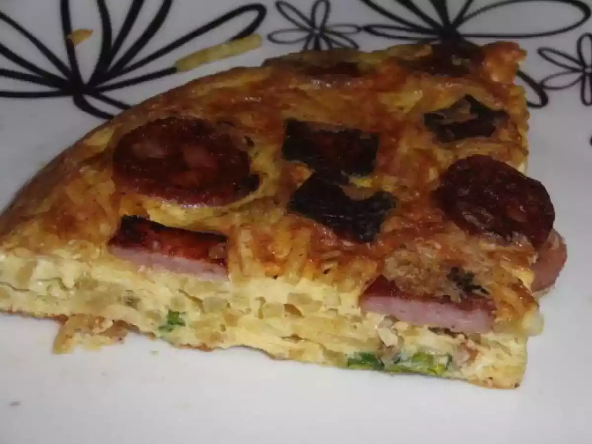 Tortilha de bacon e salsichas de ervas