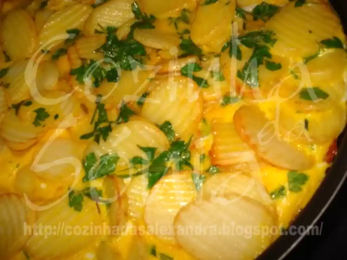 TORTILHA DE FRANGO ASSADO E BACON COM BATATA SAUTÉ...ECONOMIA DOMÉSTICA...