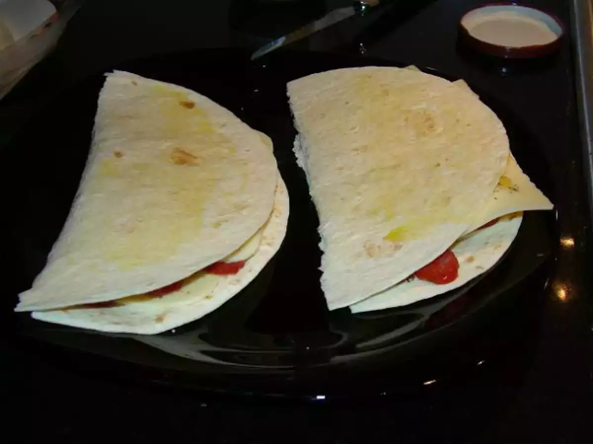 Tortillas recheadas com linguiça, mostarda e queijo com arroz XauXau - foto 4