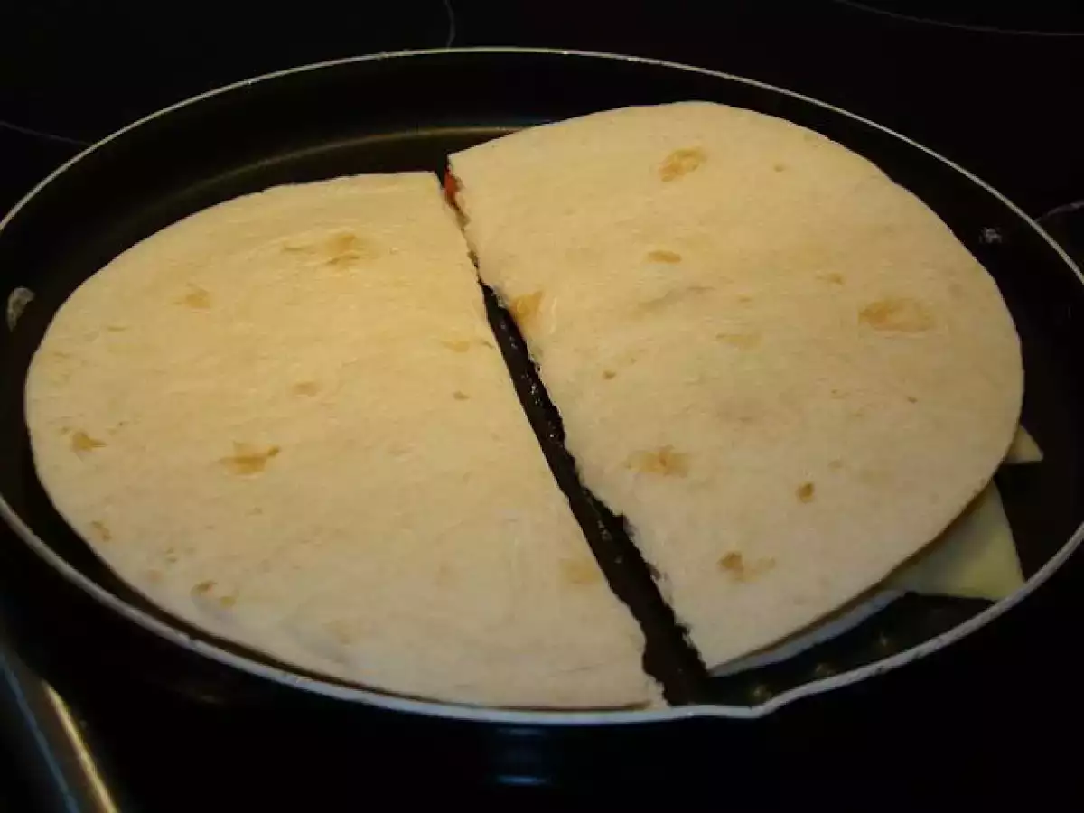 Tortillas recheadas com linguiça, mostarda e queijo com arroz XauXau - foto 5