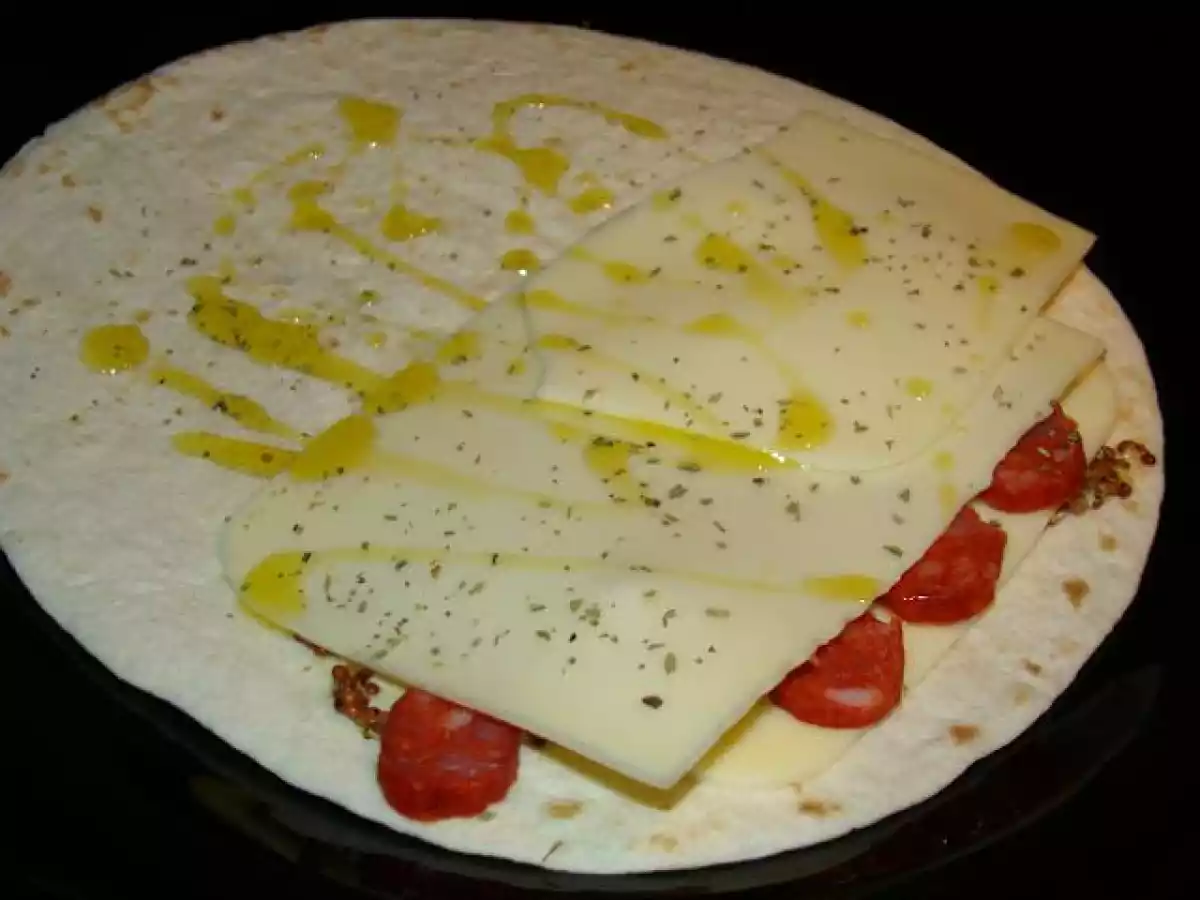 Tortillas Recheadas com Linguinça, Mostarda e Queijo com Arroz XauXau - foto 2