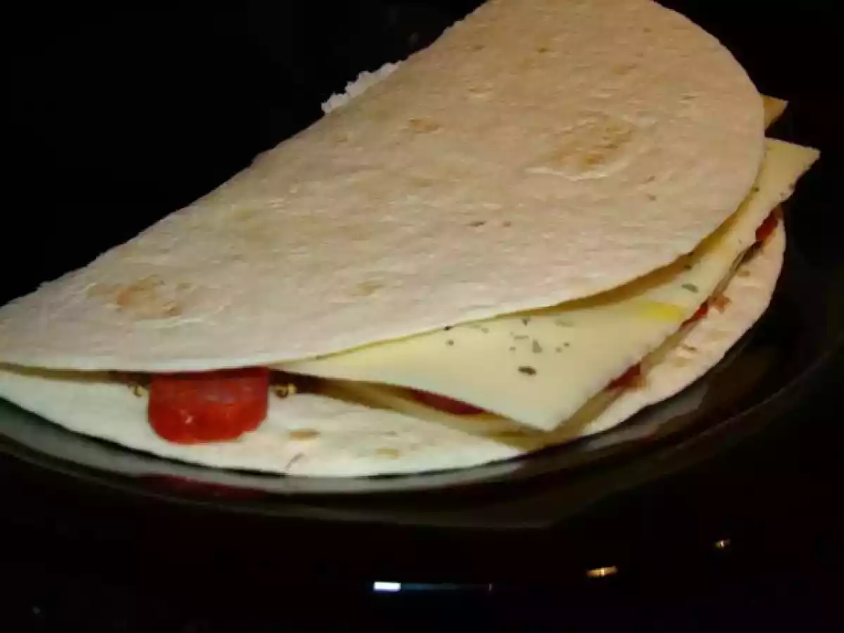 Tortillas Recheadas com Linguinça, Mostarda e Queijo com Arroz XauXau - foto 3