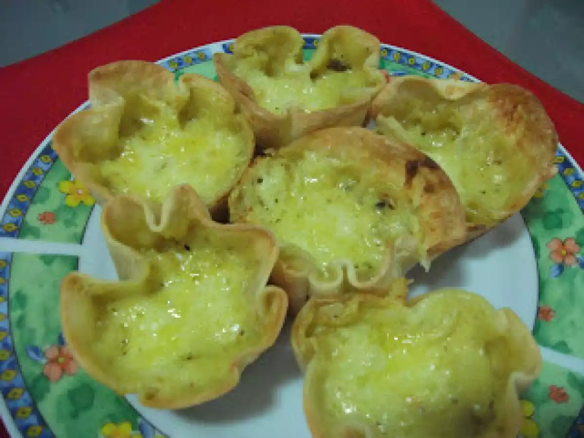 Tortinhas de cebola e queijo