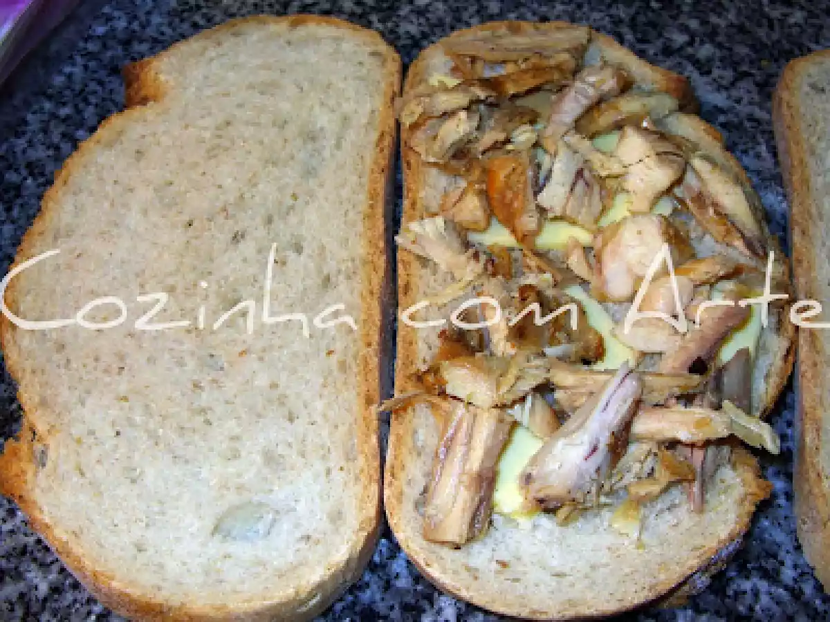 Tosta de frango com bacon e ananás - foto 2