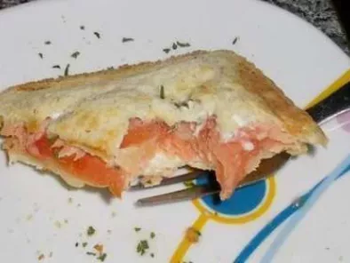 Tosta de salmão e tomate - foto 3