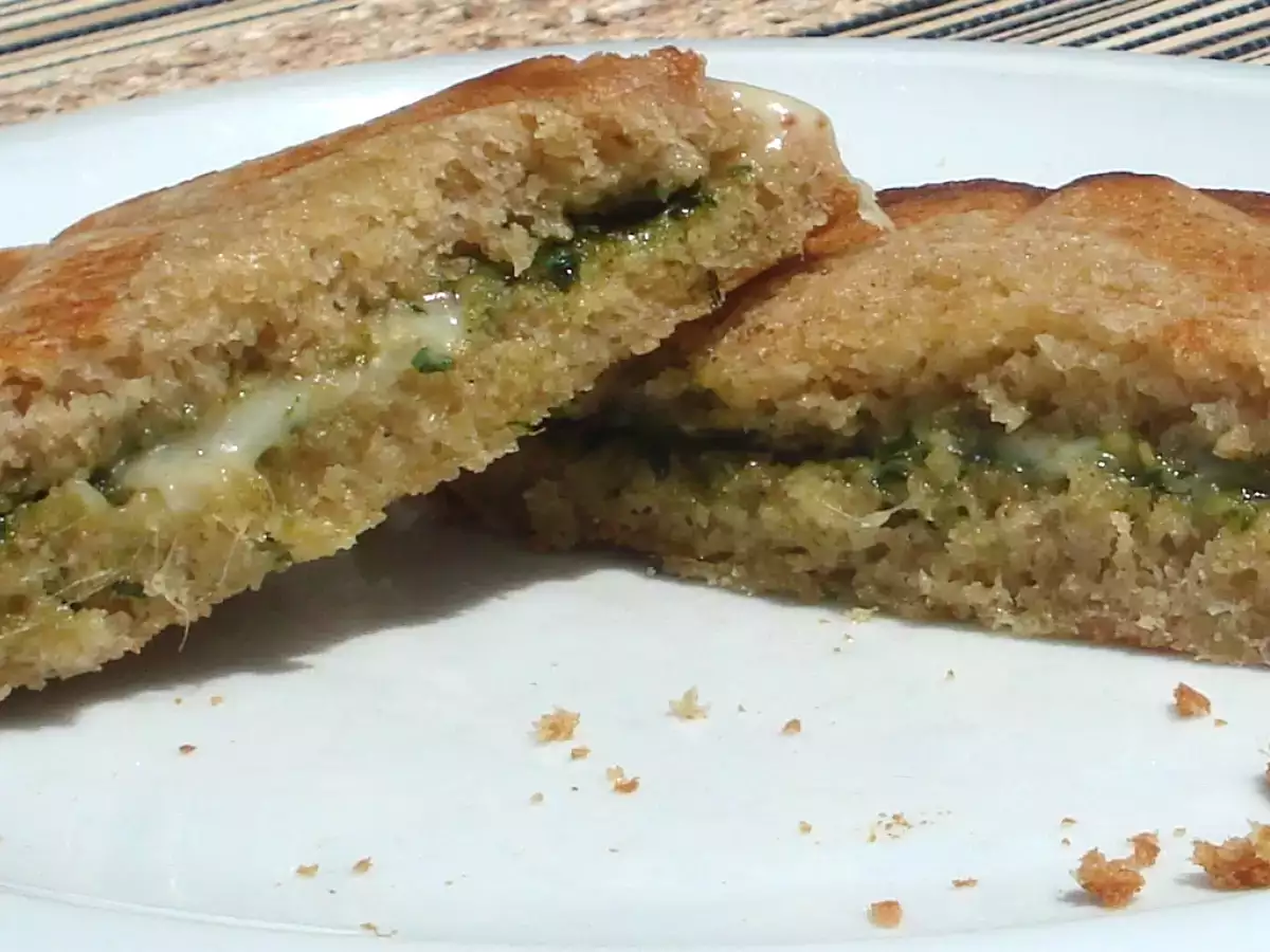 Tostas de pesto de manjericão com queijo da Ilha - foto 2