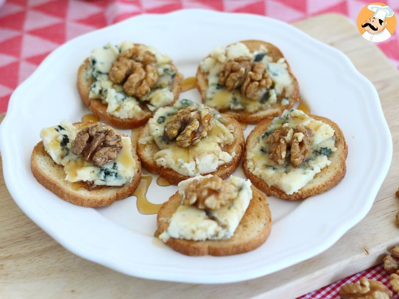 Tostas/ Torradas com roquefort, nozes e mel - foto 4