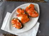 Tostas (torradinhas) de queijo de cabra e salmão defumado, foto 1