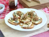 Tostas/torradas com roquefort, nozes e mel, foto 2