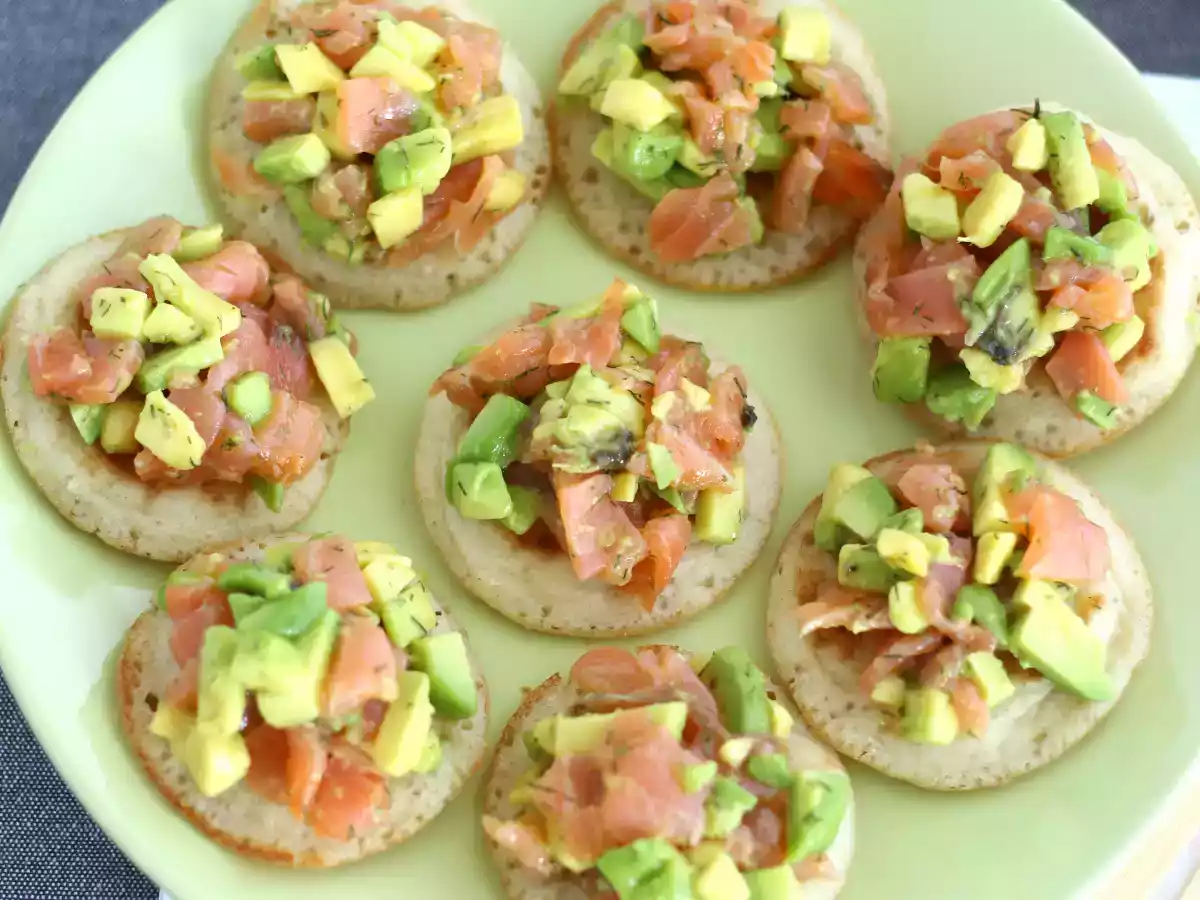 Tostas/Torradas com salmão e abacate - foto 2