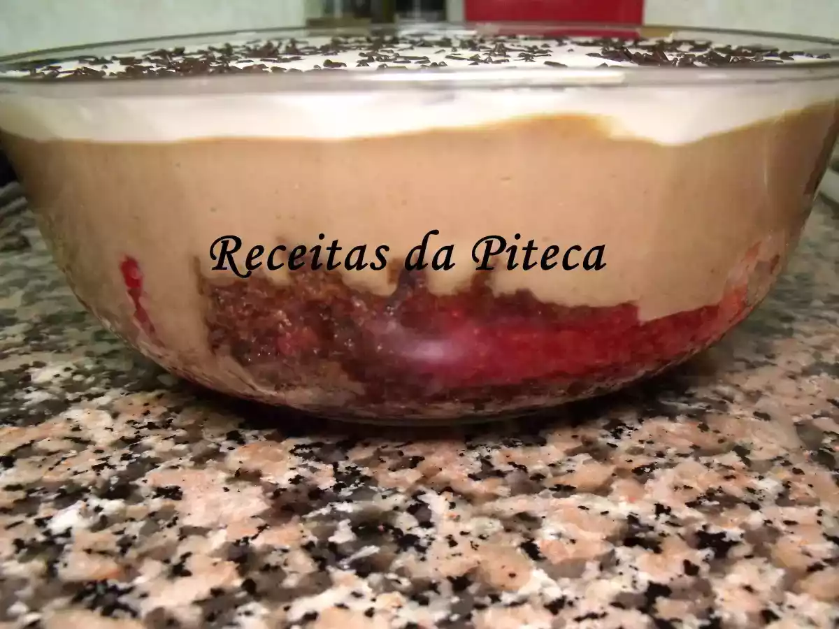 Trifle de chocolate e morango - foto 2