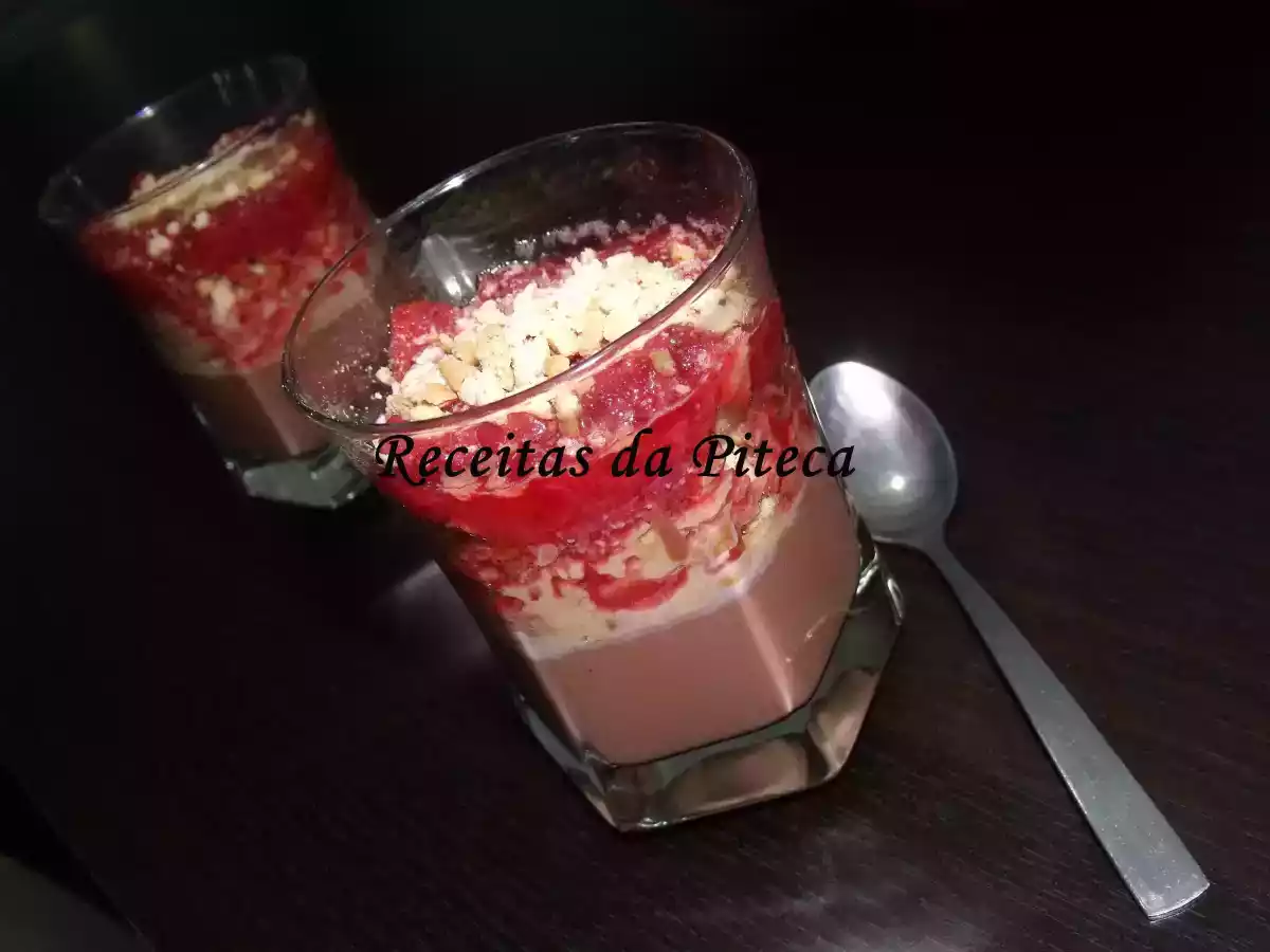 Trifles rápidos de bolacha e chocolate