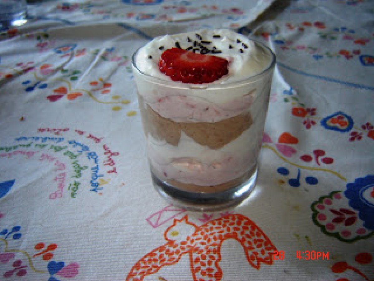Trio de morango, nata e canela