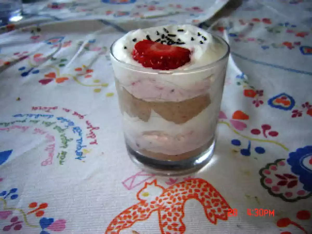 Trio de morango, nata e canela