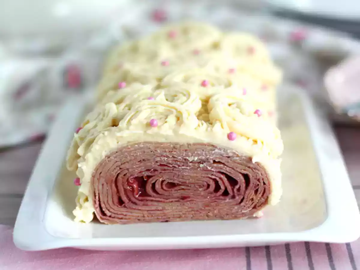 Tronco de Natal feito com Crepes (sabor Framboesa e Chocolate Branco)