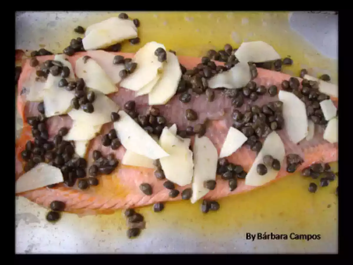 Truta salmonada ao molho de alcaparra e maçã