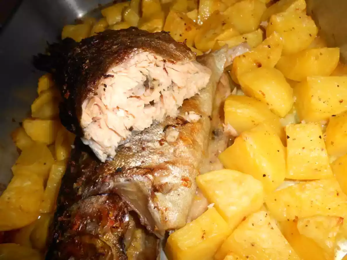 Truta salmonada com limão e batatas assadas com alho - foto 3