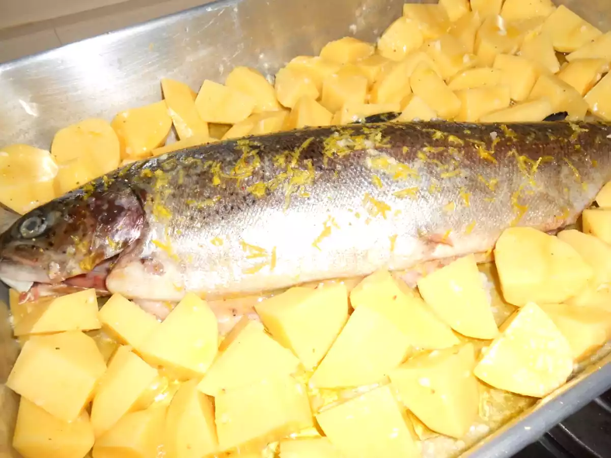 Truta salmonada com limão e batatas assadas com alho - foto 4
