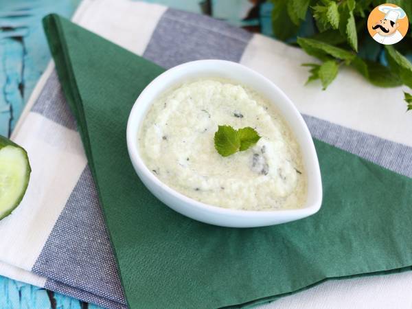 ESPETINHOS DE FRANGO COM TZATZIKI (MOLHO GREGO) – Receitas Ricas