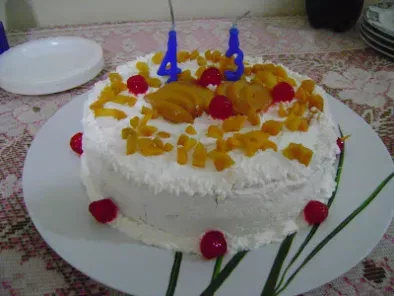 Um aniversário e um bolo de pessego ou melhor de durazno