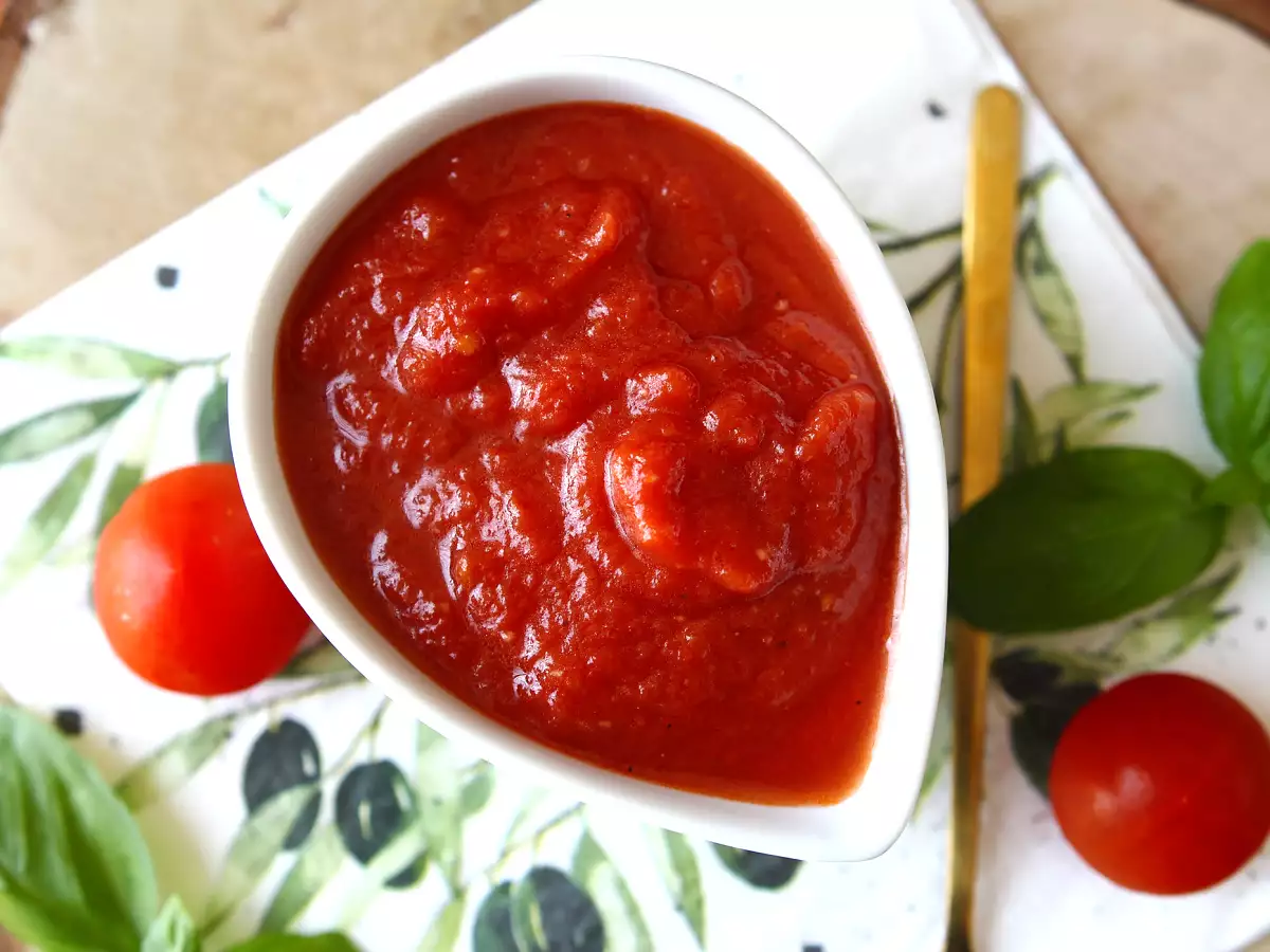 Um molho de tomate cru com sabor intenso, ideal para cobrir uma pizza ou uma pinsa - foto 2