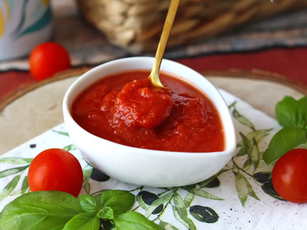 Um molho de tomate cru com sabor intenso, ideal para cobrir uma pizza ou uma pinsa - foto 3