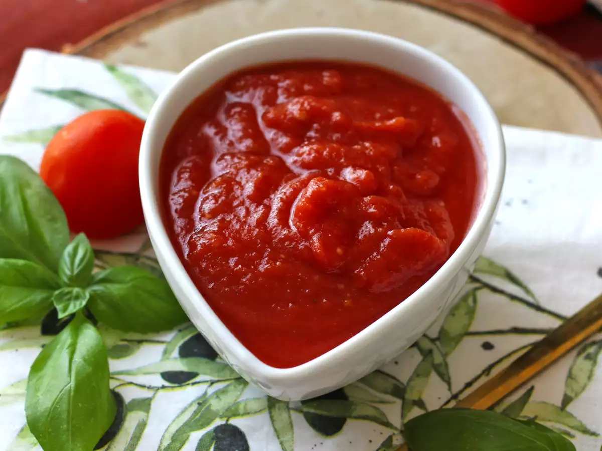 Um molho de tomate cru com sabor intenso, ideal para cobrir uma pizza ou uma pinsa - foto 4