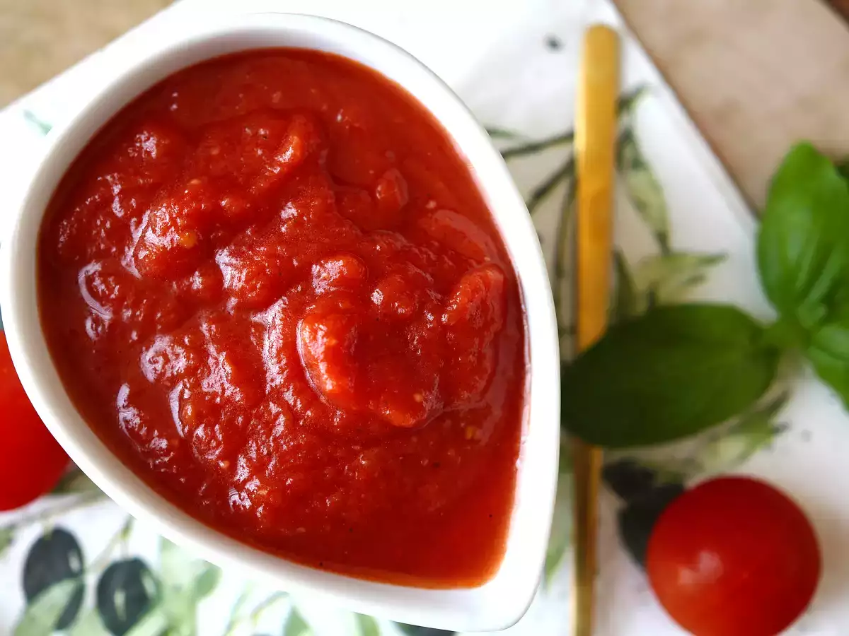 Um molho de tomate cru com sabor intenso, ideal para cobrir uma pizza ou uma pinsa - foto 5