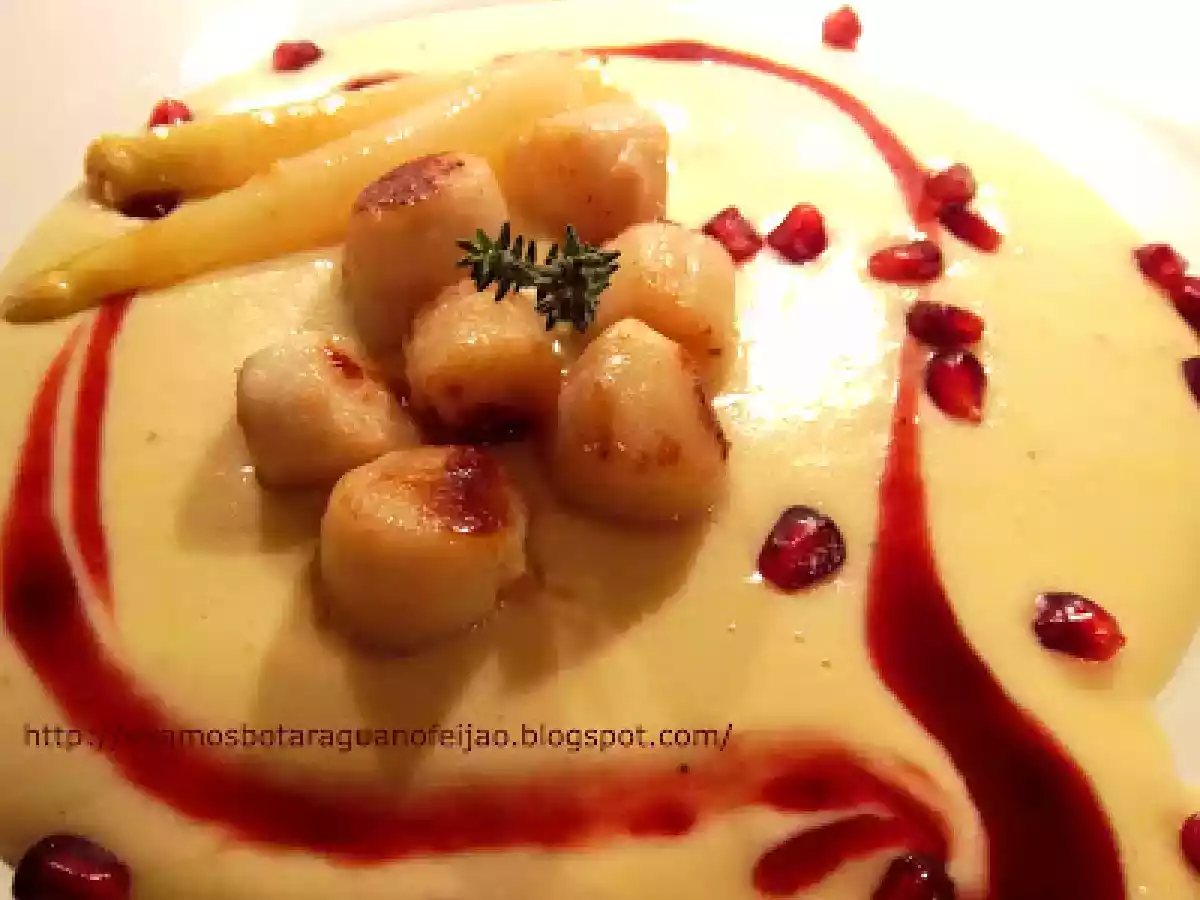 Vieiras douradas com creme de aspargos e molho de romã - foto 6