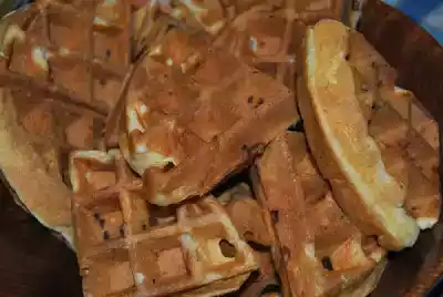 Waffles de bacon e cebola