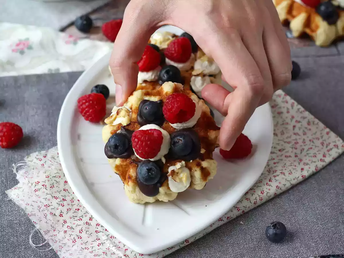 Waffles de frutas, chocolate e creme mascarpone - foto 4