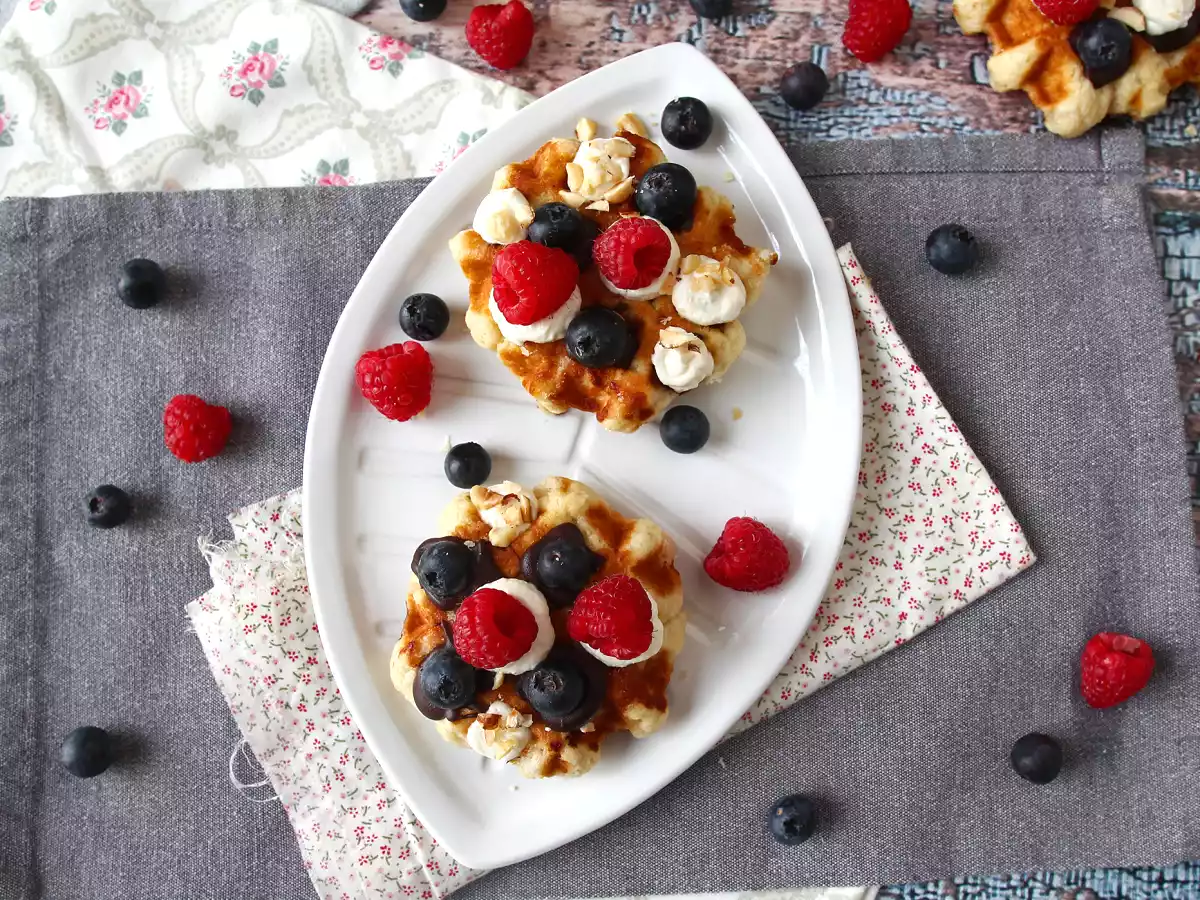 Waffles de frutas, chocolate e creme mascarpone - foto 5