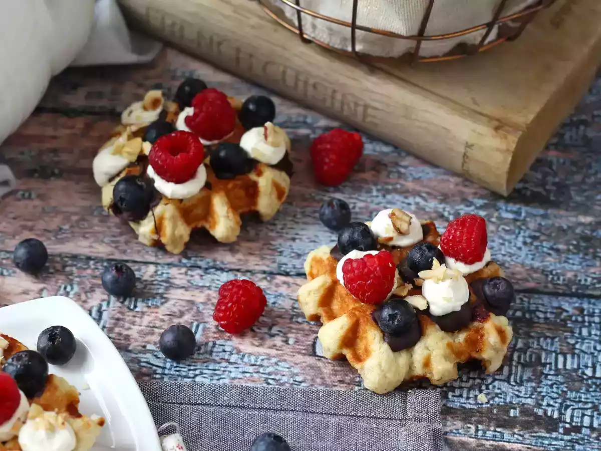 Waffles de frutas, chocolate e creme mascarpone - foto 6