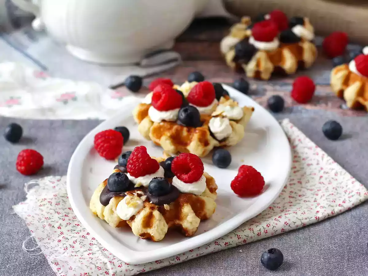 Waffles de frutas, chocolate e creme mascarpone - foto 7
