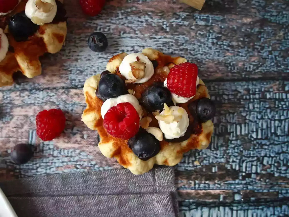 Waffles de frutas, chocolate e creme mascarpone - foto 8