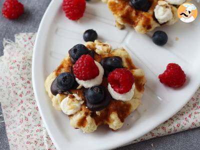 Waffles de frutas, chocolate e creme mascarpone - foto 2