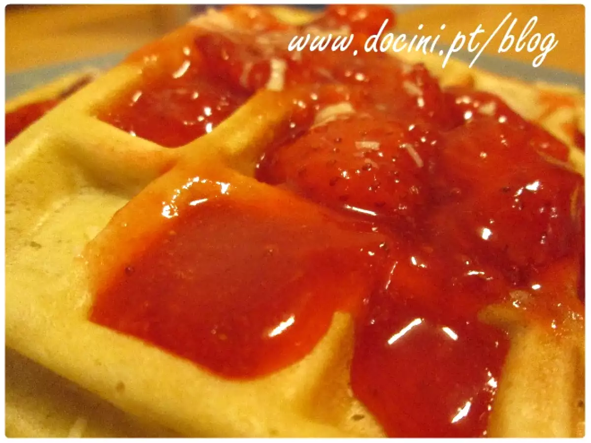 Waffles docinhos com doce de morango - foto 3