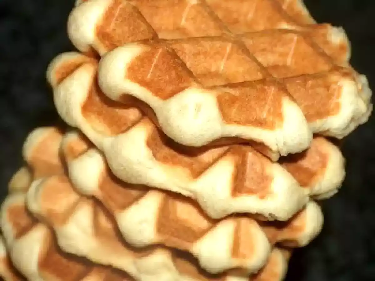 WAFFLES LÊVEDOS DE MANTEIGA