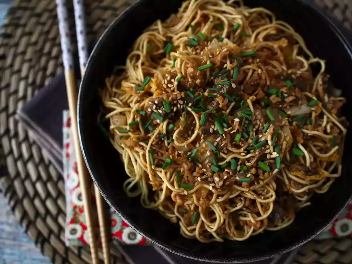 Wok de macarrão chinês, legumes e proteína de soja - foto 5