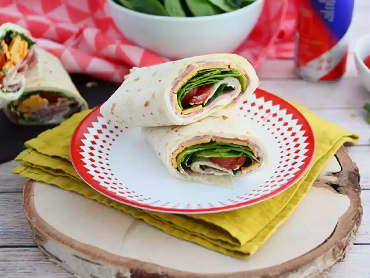Wrap de queijo cheddar, presunto e espinafre