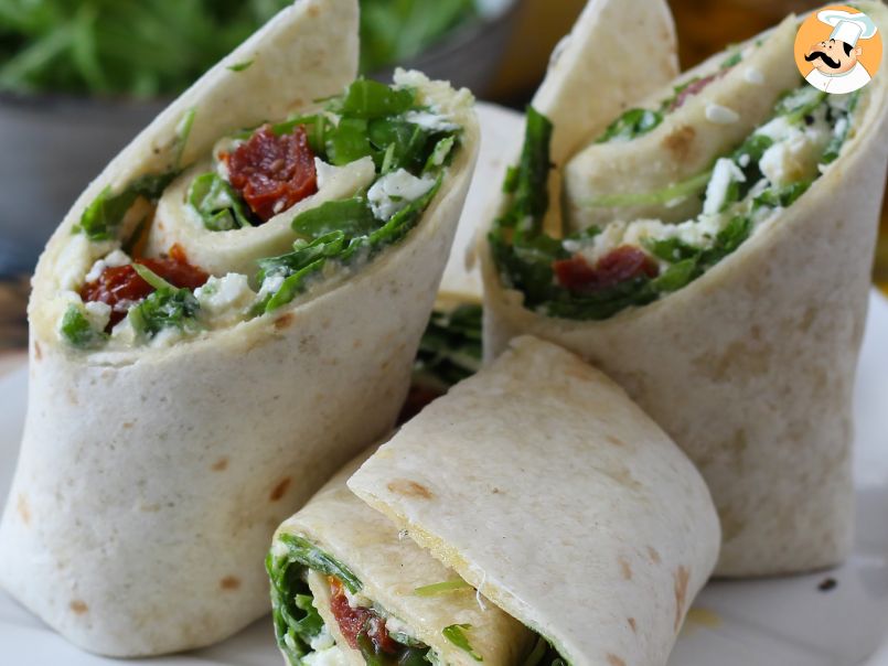 Wrap mediterrâneo recheado com homus, rúcula, pimentão e feta - foto 2