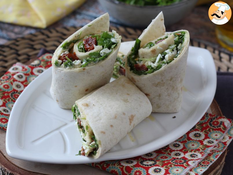 Wrap mediterrâneo recheado com homus, rúcula, pimentão e feta - foto 3