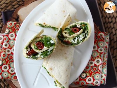 Wrap mediterrâneo recheado com homus, rúcula, pimentão e feta - foto 4