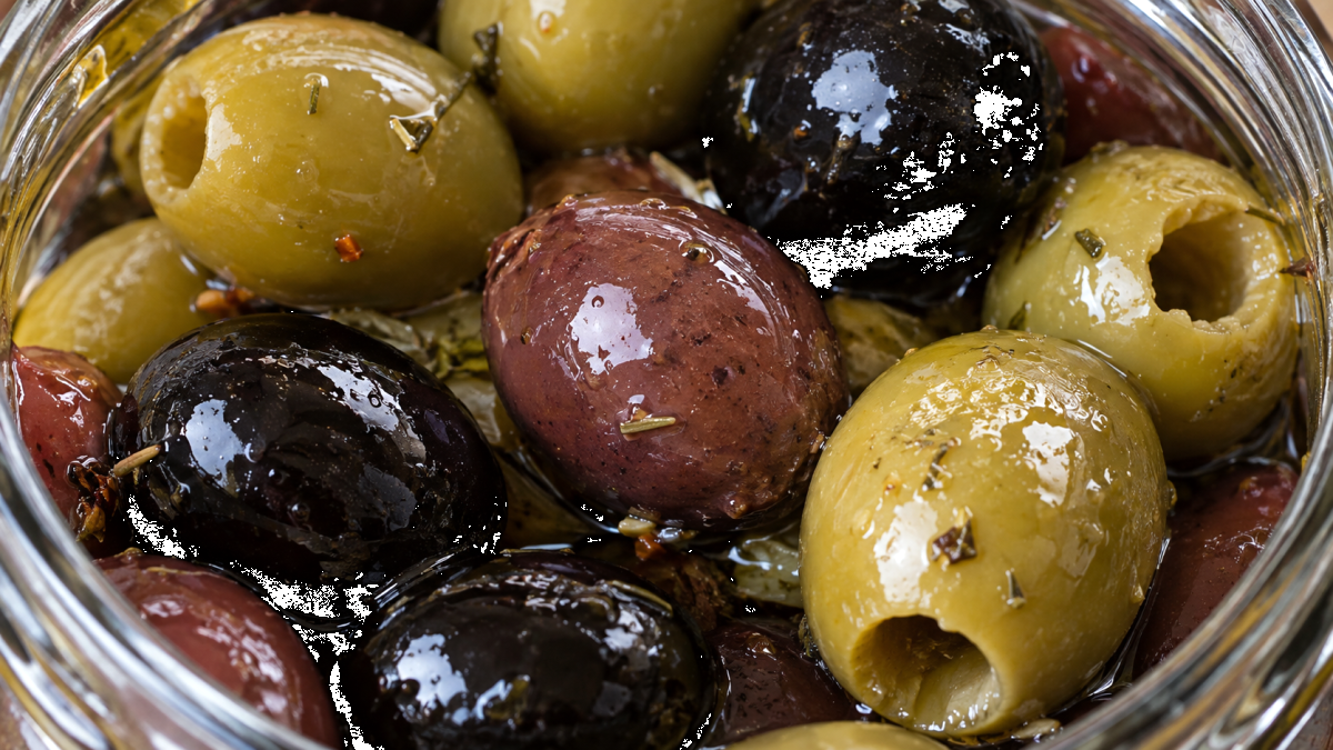 Azeitonas: receitas fáceis, saladas, petiscos e pratos mediterrânicos
