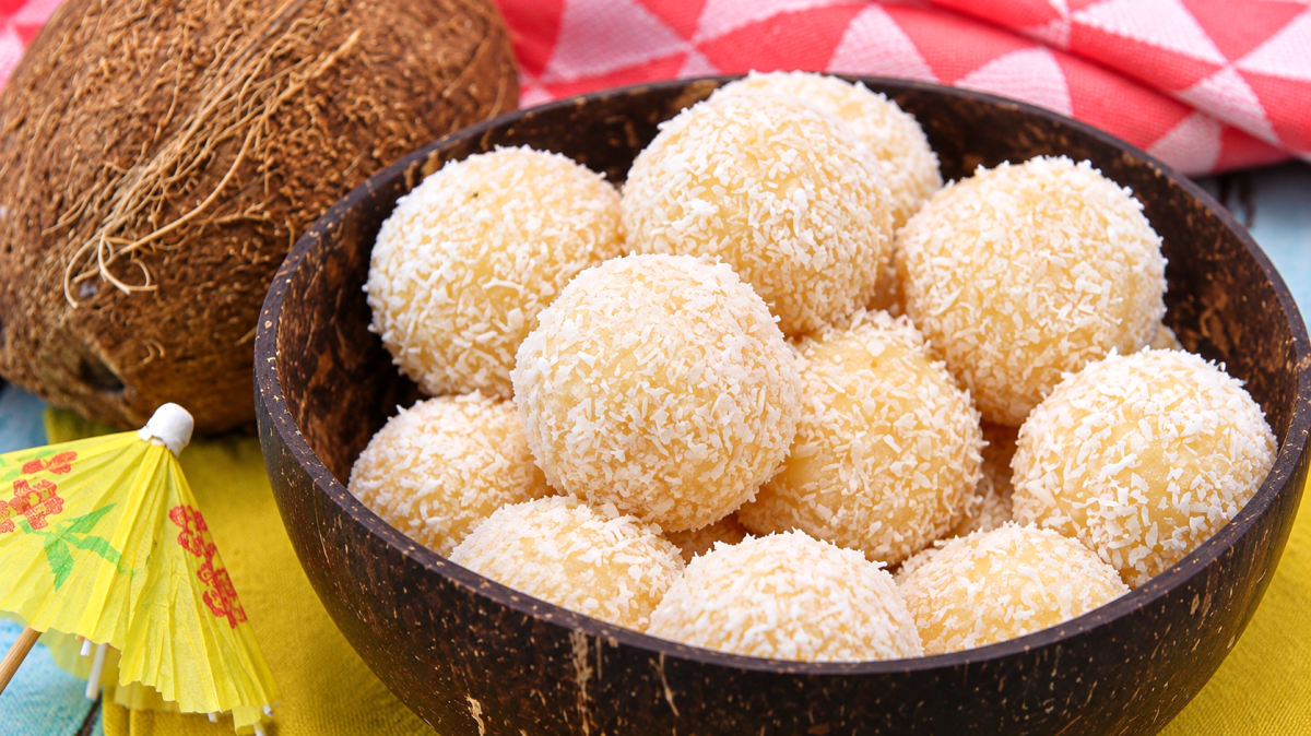 Receitas com coco ralado: bolos, doces e sobremesas fáceis