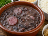 Feijão preto: 22 receitas para variar entre feijoada, saladas e pratos completos