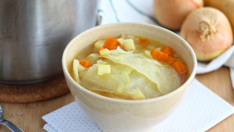 Sopa de legumes com couve branca